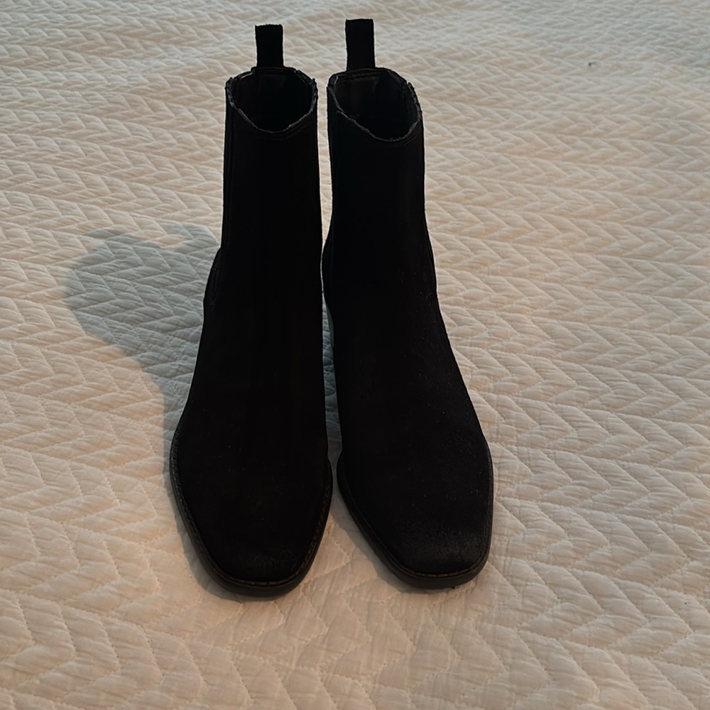 Boots - Picture 3 of 4